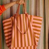 Jetzt im Löffelhase erhältlich: ROSE IN APRIL Einkaufstasche, Handtasche Damen, Tasche, Strandtasche, Shopper, Strandtasche, Damentasche  «streifen caramel erdbeere», 34x50x62cm