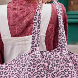 Jetzt im Löffelhase erhältlich: ROSE IN APRIL Einkaufstasche, Handtasche Damen, Tasche, Strandtasche, Shopper, Strandtasche, Damentasche  «leo rosa», 34x50x62cm