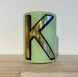 In Europa handgefertigt, ist jedes Glas ein Unikat und mit seinen handgezeichneten Feinheiten ein kleines Kunstwerk.