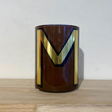 Ob der Anfangsbuchstabe vom Namen deiner Freundin, eine Buchstaben-Kombinationen zur Hochzeit oder ein witziges Wortspiel – diese Gläser sind ein Dekorationswunder.