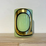 Ob der Anfangsbuchstabe vom Namen deiner Freundin, eine Buchstaben-Kombinationen zur Hochzeit oder ein witziges Wortspiel – diese Gläser sind ein Dekorationswunder.