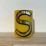 Ob der Anfangsbuchstabe vom Namen deiner Freundin, eine Buchstaben-Kombinationen zur Hochzeit oder ein witziges Wortspiel – diese Gläser sind ein Dekorationswunder.