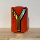 Ob der Anfangsbuchstabe vom Namen deiner Freundin, eine Buchstaben-Kombinationen zur Hochzeit oder ein witziges Wortspiel – diese Gläser sind ein Dekorationswunder.