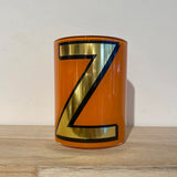 Ob der Anfangsbuchstabe vom Namen deiner Freundin, eine Buchstaben-Kombinationen zur Hochzeit oder ein witziges Wortspiel – diese Gläser sind ein Dekorationswunder.