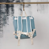 Im grosszügigen Innenleben sind die Lieblingsbegleiter der Kleinen gut verstaut. Die Schultertrageriemen lassen sich in der Länge justieren.