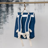 Die Schultertrageriemen lassen sich in der Länge justieren. Zusätzlichen Halt gewährleistet der Brustgurt mit Klippverschluss.