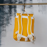 Die Schultertrageriemen lassen sich in der Länge justieren. Zusätzlichen Halt gewährleistet der Brustgurt mit Klippverschluss.