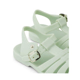 Der perfekte Badeschuh für Kinder von LIEWOOD. Die Bade-Sandalen sind flexibel und leicht – und dadurch im Sommer herrlich angenehm zu tragen.