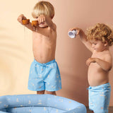 Was für ein Hingucker - dieses Seaside-Muster! Die coole Badeshorts «DUKE» von LIEWOOD ist aus recyceltem Polyester hergestellt.