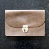 Jetzt im Löffelhase erhältlich: PAPOUTSI Lederportemonnaie «Borsa L» | Metallic