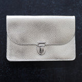 Jetzt im Löffelhase erhältlich: PAPOUTSI Lederportemonnaie «Borsa L» | Metallic