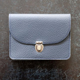 Jetzt im Löffelhase erhältlich: PAPOUTSI Lederportemonnaie «Borsa L» | Struktur