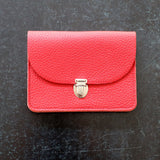 Jetzt im Löffelhase erhältlich: PAPOUTSI Lederportemonnaie «Borsa L» | Struktur