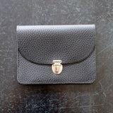 Jetzt im Löffelhase erhältlich: PAPOUTSI Lederportemonnaie «Borsa L» | Struktur