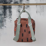 Dieser Kinderrucksack des holländischen Labels STICKY LEMON überzeugt mit modischem Design und schlichter Funktionalität auf ganzer Linie.