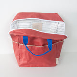 Der Rucksack ist aus recycelten PET-Flaschen hergestellt - grandios!