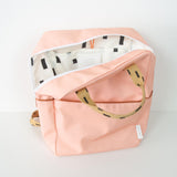 Der Rucksack ist aus recycelten PET-Flaschen hergestellt - grandios!