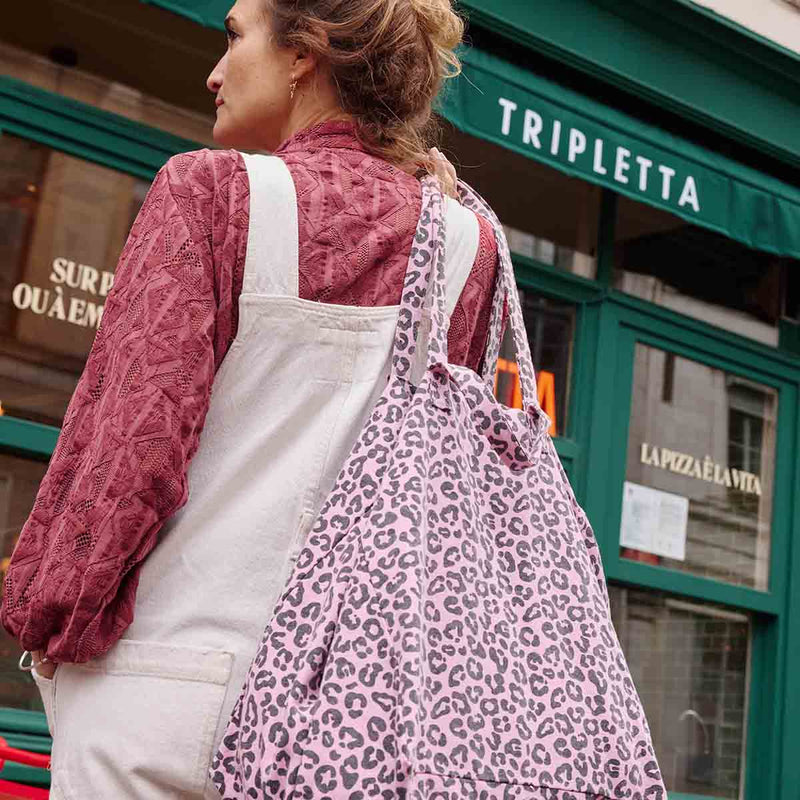 Jetzt im Löffelhase erhältlich: ROSE IN APRIL Einkaufstasche, Handtasche Damen, Tasche, Strandtasche, Shopper, Strandtasche, Damentasche  «leo rosa», 34x50x62cm