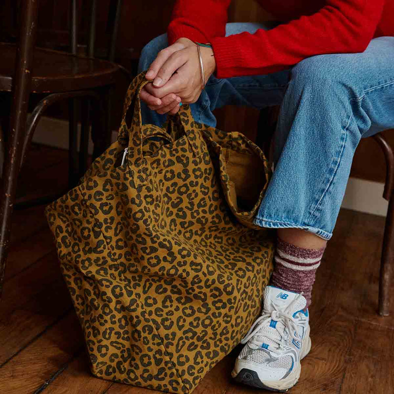 Jetzt im Löffelhase erhältlich: ROSE IN APRIL Einkaufstasche, Handtasche Damen, Tasche, Strandtasche, Shopper, Strandtasche, Damentasche  «leo caramel», 34x50x62cm