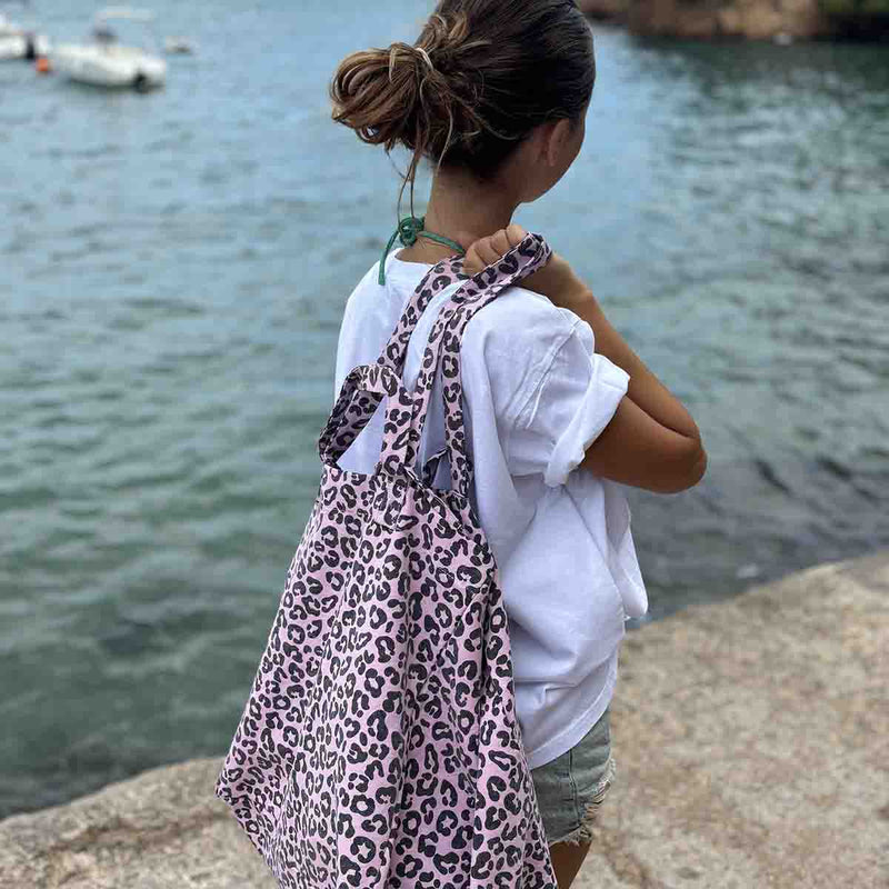 Jetzt im Löffelhase erhältlich: ROSE IN APRIL Einkaufstasche, Handtasche Damen, Tasche, Strandtasche, Shopper, Strandtasche, Damentasche  «leo rosa», 34x50x62cm