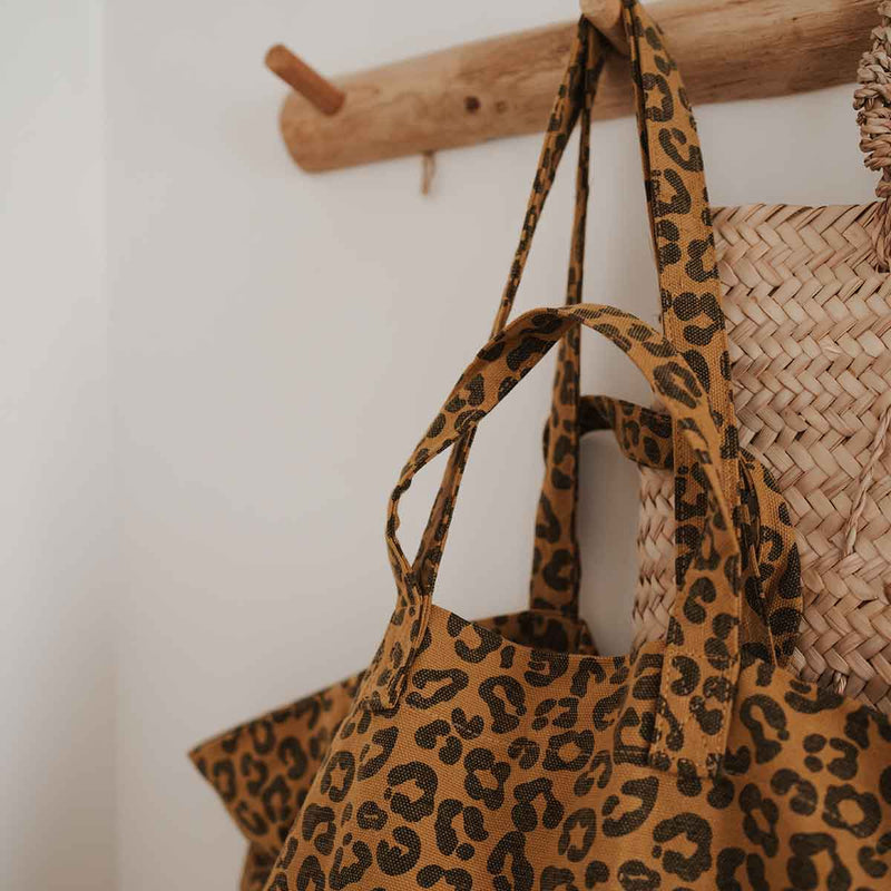 Jetzt im Löffelhase erhältlich: ROSE IN APRIL Einkaufstasche, Handtasche Damen, Tasche, Strandtasche, Shopper, Strandtasche, Damentasche  «leo caramel», 34x50x62cm