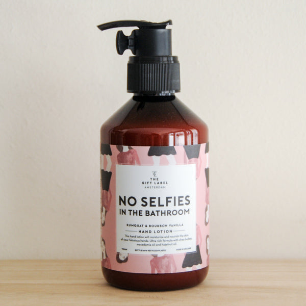 Jetzt im Löffelhase erhältlich: THE GIFT LABEL Handlotion «no selfies in the bathroom»