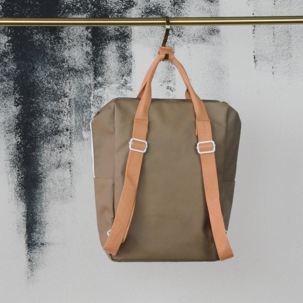 Dieser Rucksack des holländischen Labels STICKY LEMON überzeugt mit modischem Design und schlichter Funktionalität auf ganzer Linie.