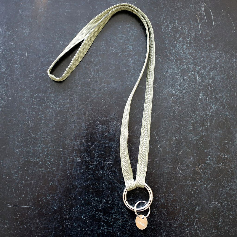 YOOMEE Schlüsselband aus marokkanischen Bändern | Lindengrün